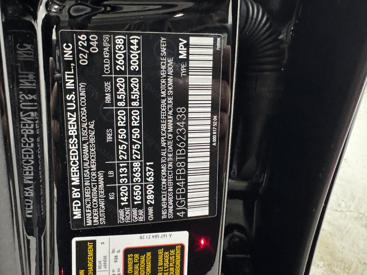 Mercedes-Benz GLE Vehicle Full-screen Gallery Image 38