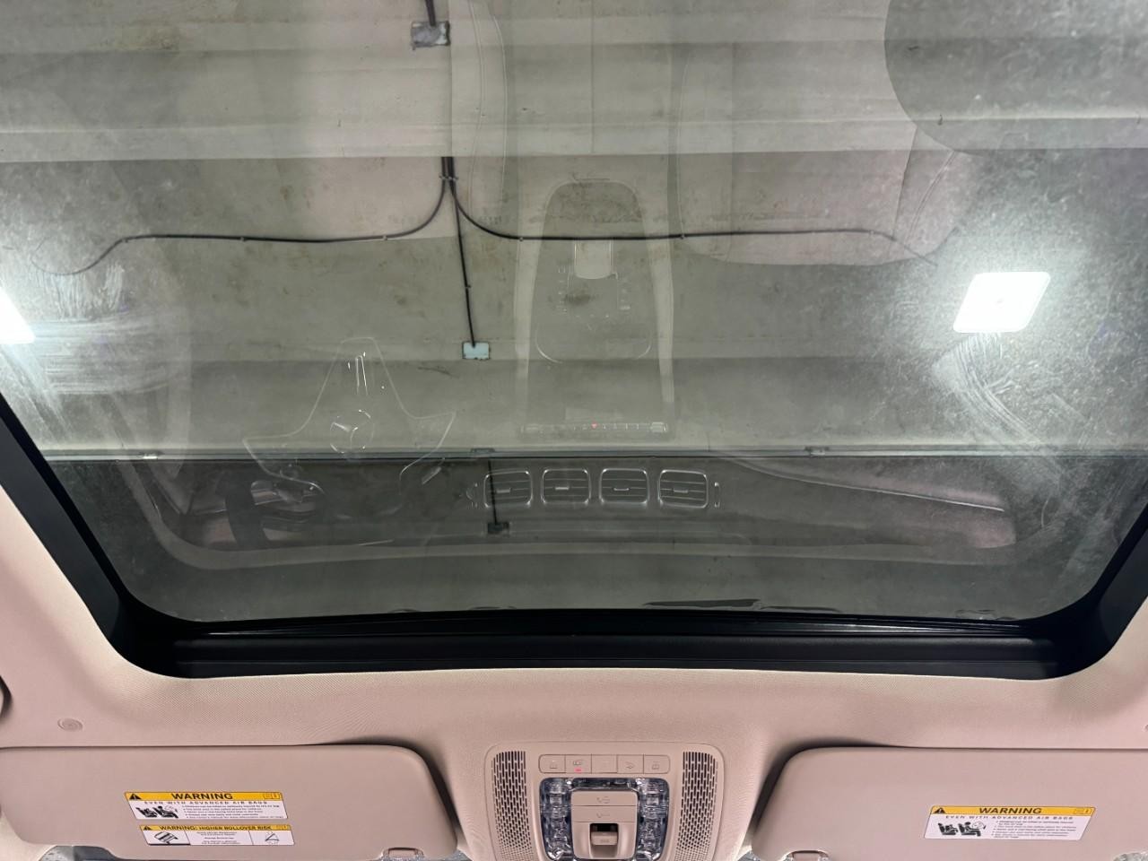 Mercedes-Benz GLE Vehicle Full-screen Gallery Image 11