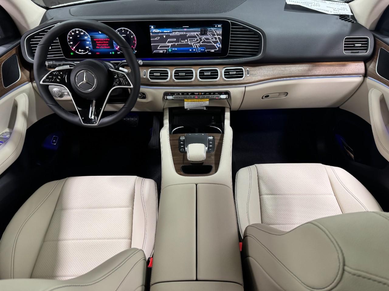 Mercedes-Benz GLE Vehicle Full-screen Gallery Image 12