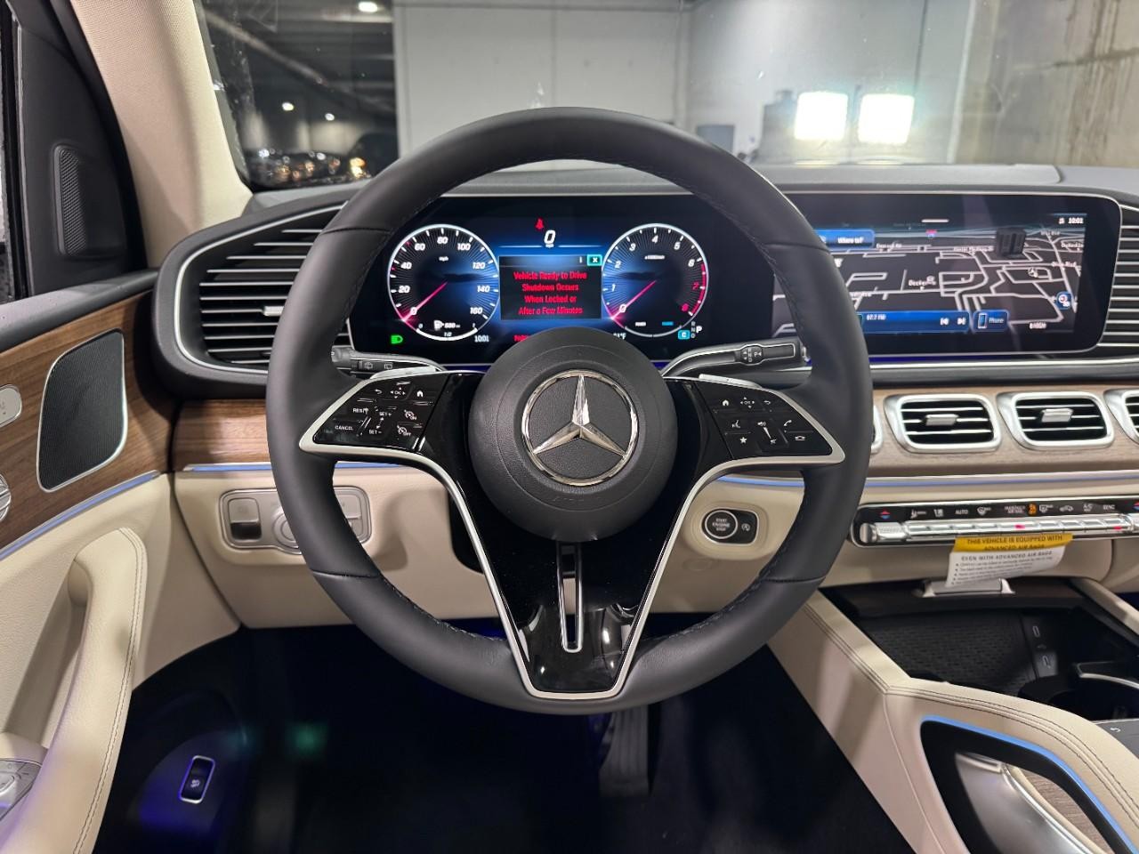 Mercedes-Benz GLE Vehicle Full-screen Gallery Image 13