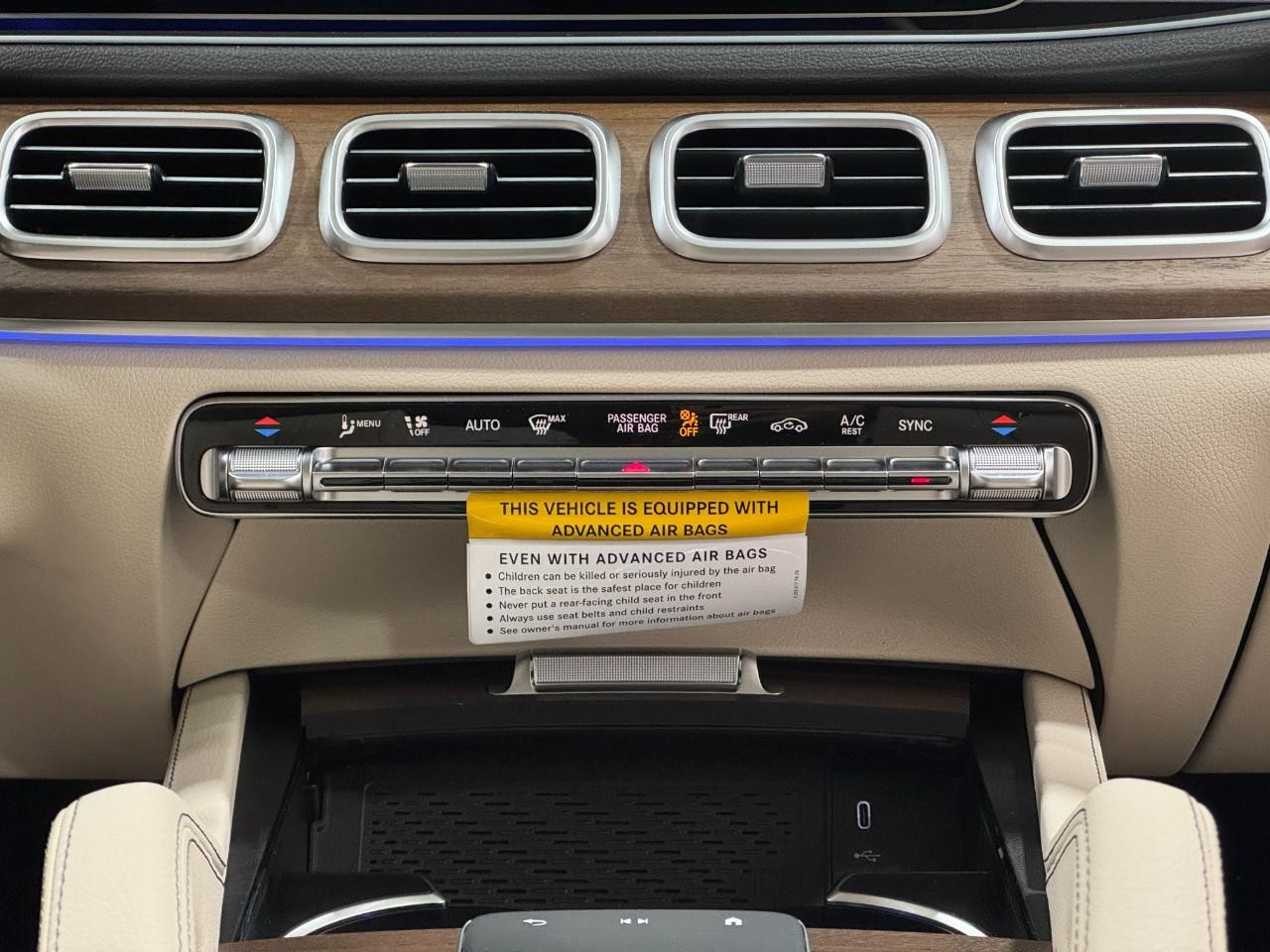 Mercedes-Benz GLE Vehicle Full-screen Gallery Image 15