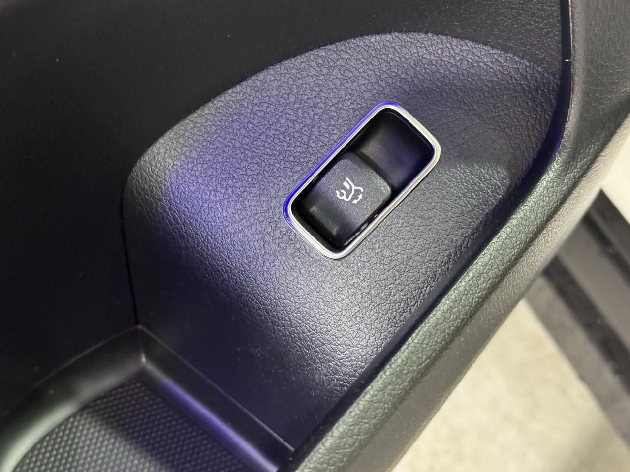 Mercedes-Benz GLE Vehicle Full-screen Gallery Image 27