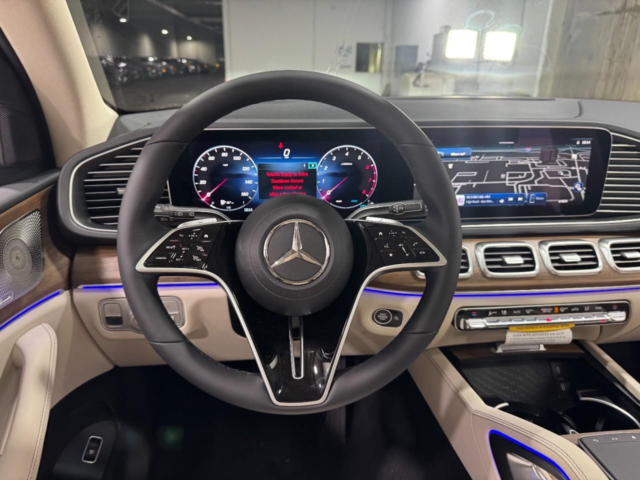 Mercedes-Benz GLE Vehicle Full-screen Gallery Image 13