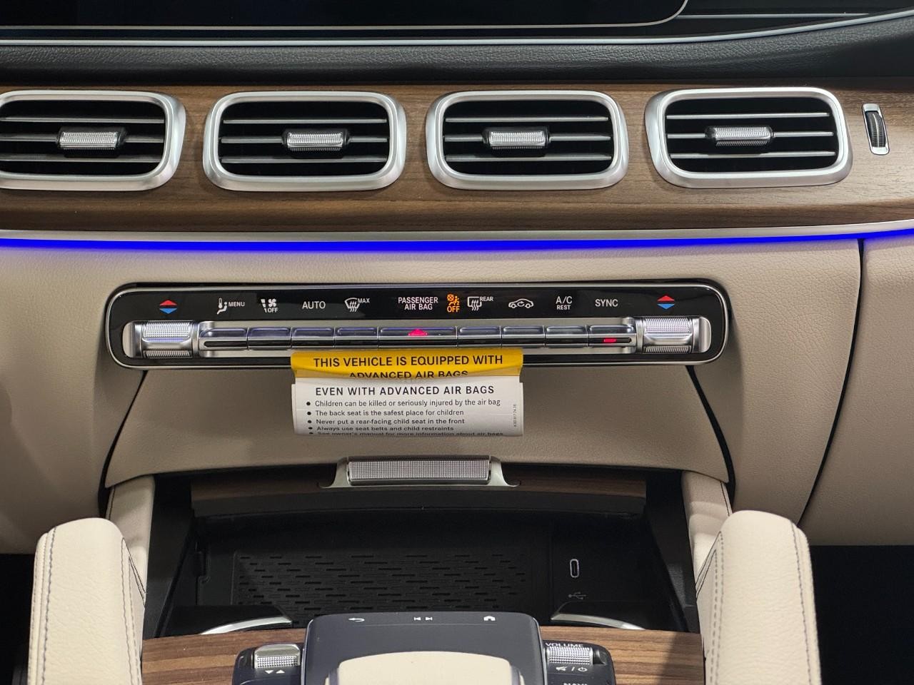 Mercedes-Benz GLE Vehicle Full-screen Gallery Image 15