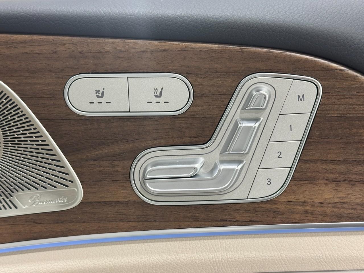 Mercedes-Benz GLE Vehicle Full-screen Gallery Image 21