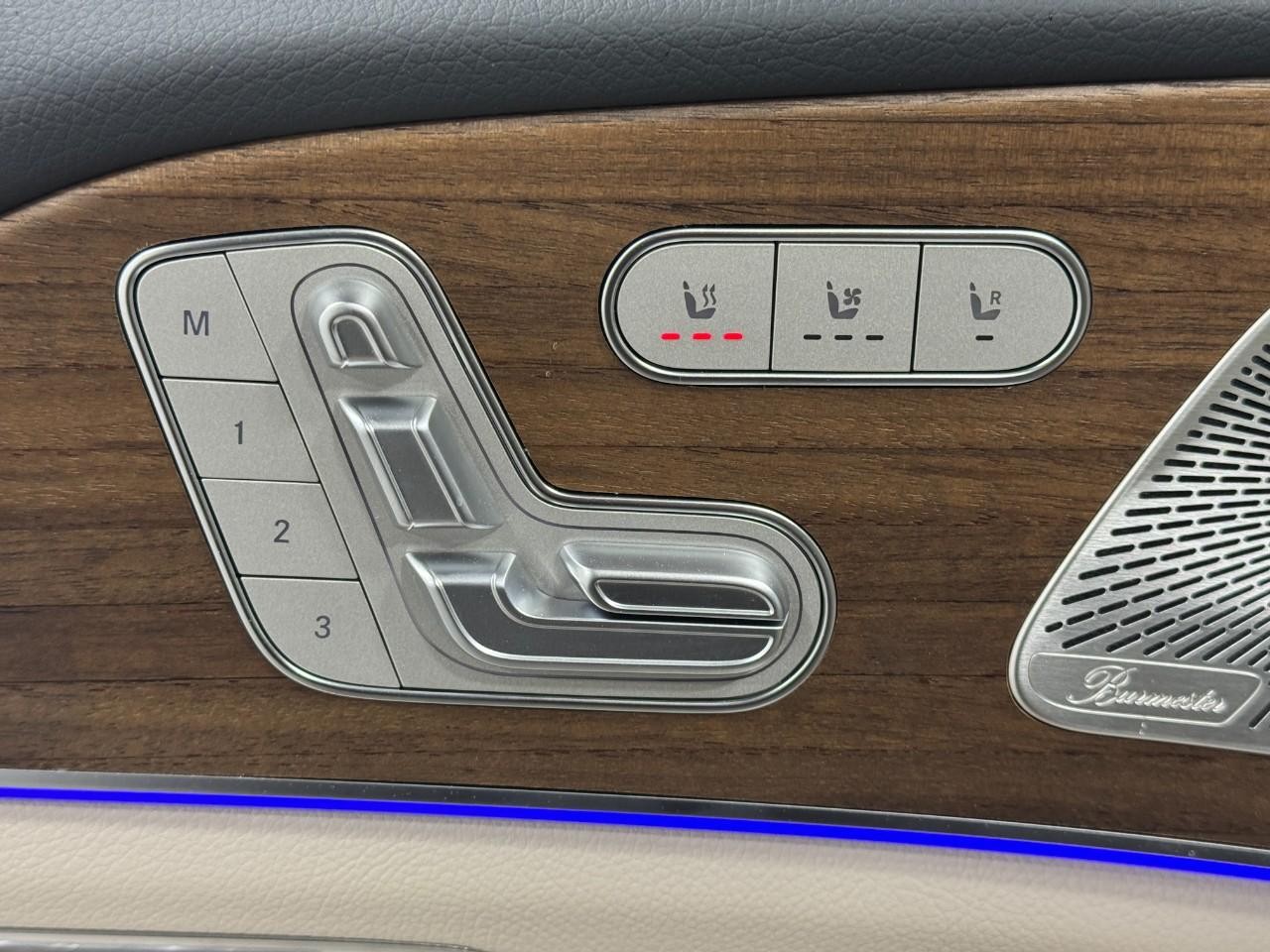 Mercedes-Benz GLE Vehicle Full-screen Gallery Image 25