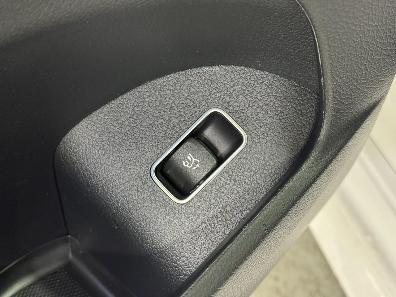 Mercedes-Benz GLE Vehicle Full-screen Gallery Image 28