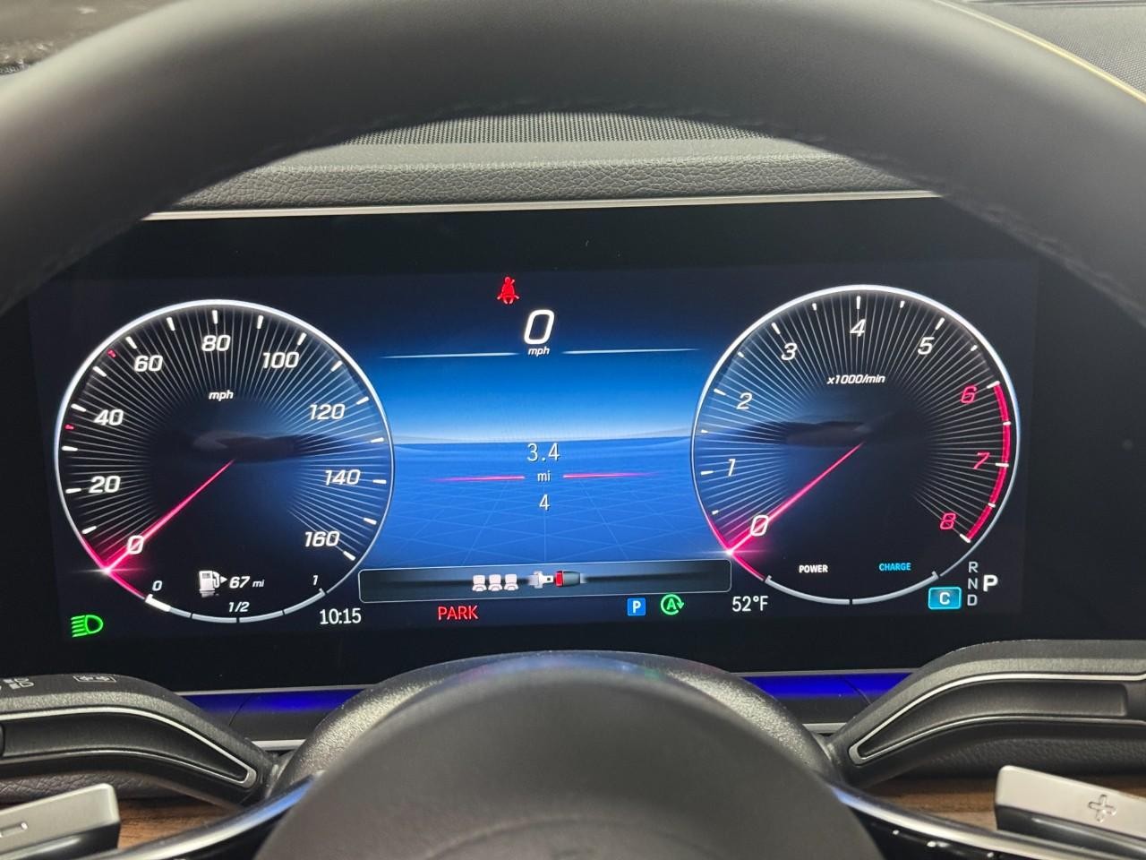 Mercedes-Benz GLE Vehicle Full-screen Gallery Image 35