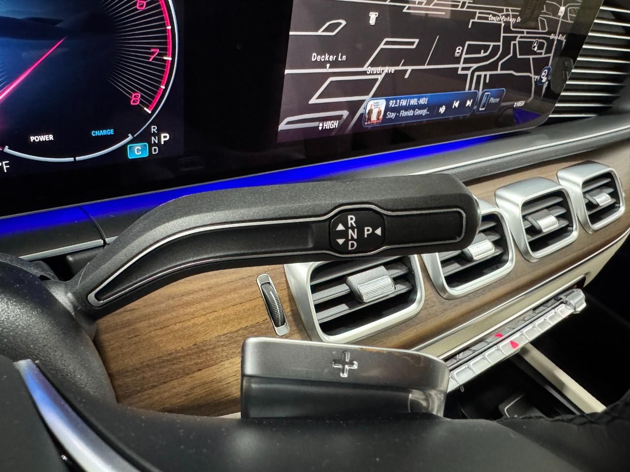 Mercedes-Benz GLE Vehicle Full-screen Gallery Image 36