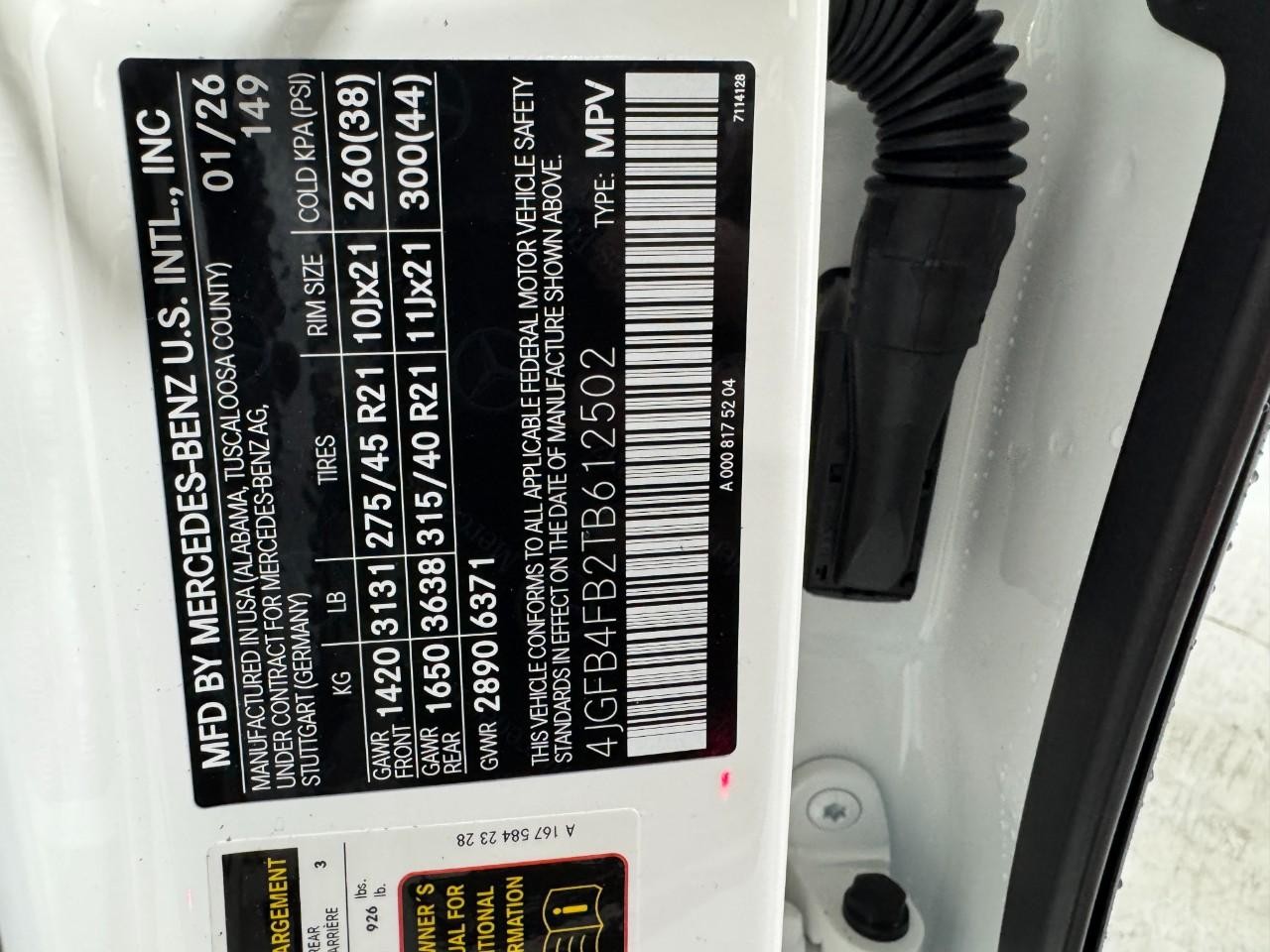 Mercedes-Benz GLE Vehicle Full-screen Gallery Image 38