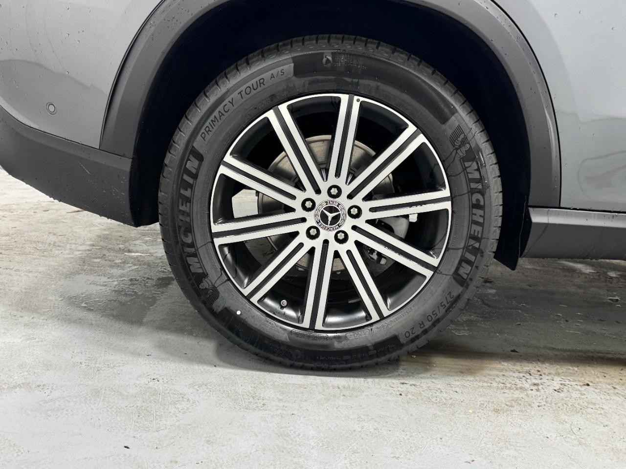 Mercedes-Benz GLE Vehicle Full-screen Gallery Image 5