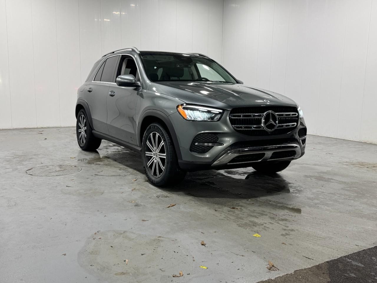 Mercedes-Benz GLE Vehicle Full-screen Gallery Image 6