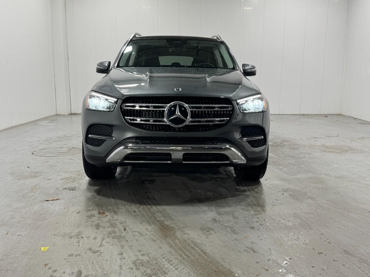 Mercedes-Benz GLE Vehicle Full-screen Gallery Image 7