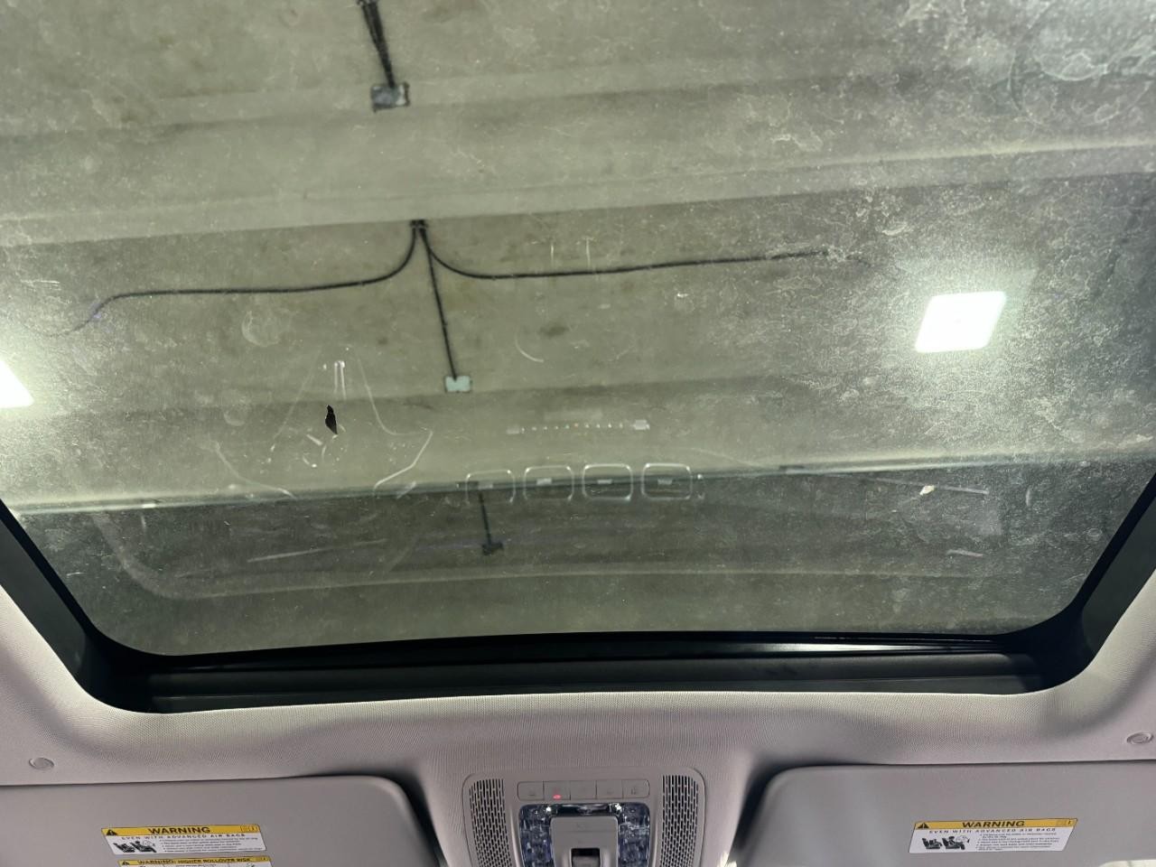 Mercedes-Benz GLE Vehicle Full-screen Gallery Image 11