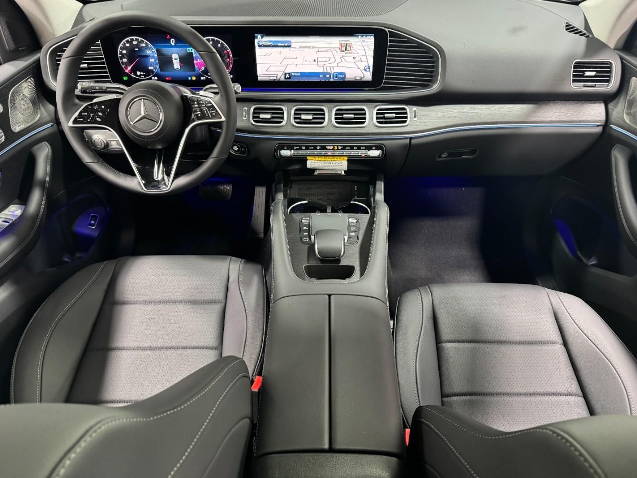 Mercedes-Benz GLE Vehicle Full-screen Gallery Image 12