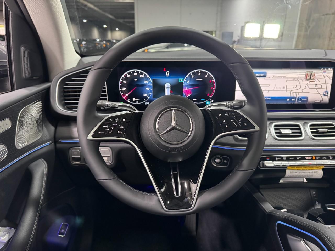 Mercedes-Benz GLE Vehicle Full-screen Gallery Image 13