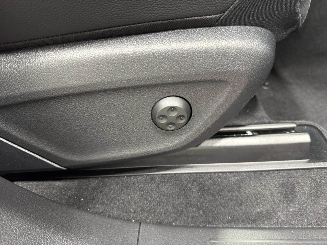 Mercedes-Benz GLE Vehicle Full-screen Gallery Image 20