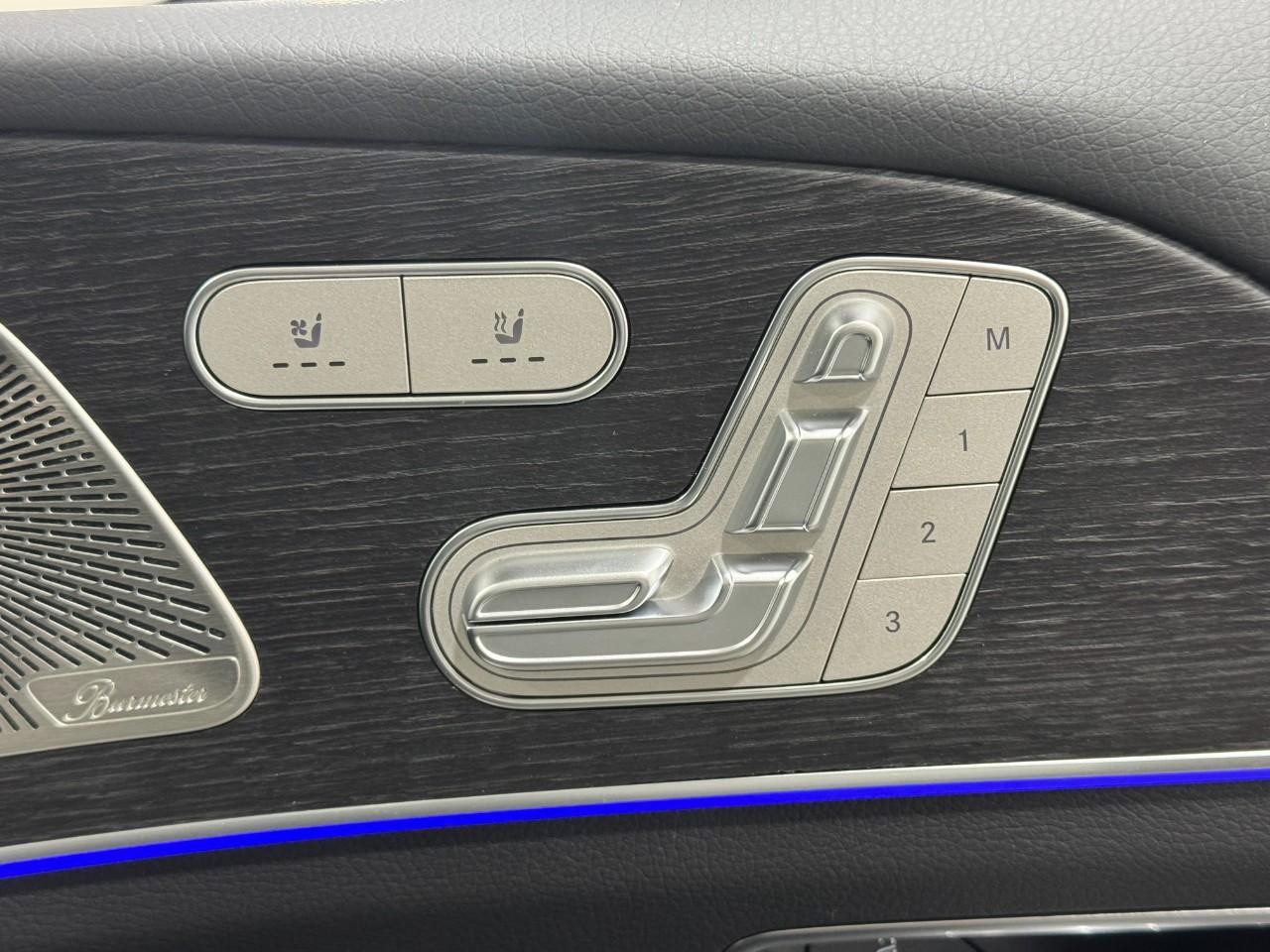 Mercedes-Benz GLE Vehicle Full-screen Gallery Image 21