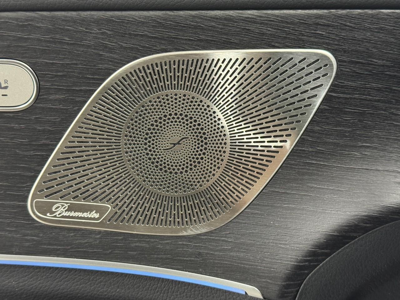 Mercedes-Benz GLE Vehicle Full-screen Gallery Image 24