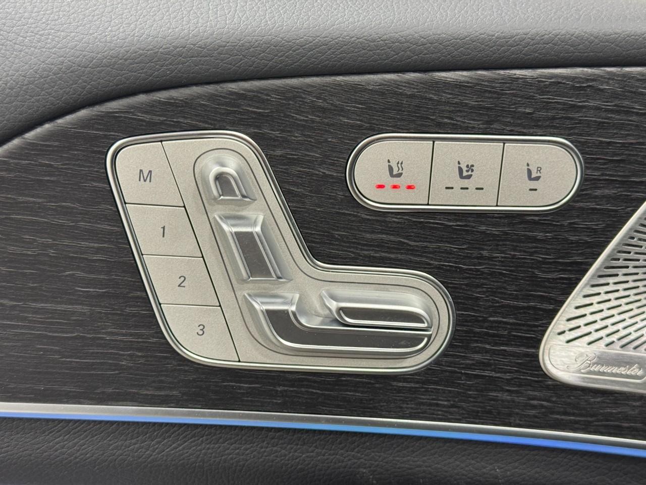 Mercedes-Benz GLE Vehicle Full-screen Gallery Image 25