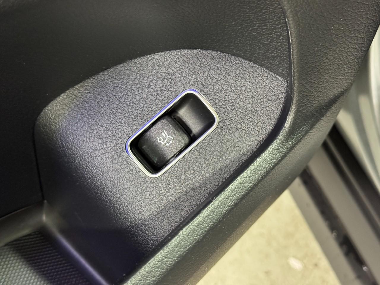 Mercedes-Benz GLE Vehicle Full-screen Gallery Image 28