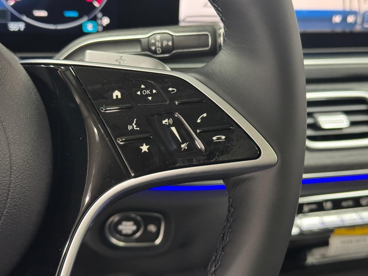 Mercedes-Benz GLE Vehicle Full-screen Gallery Image 34