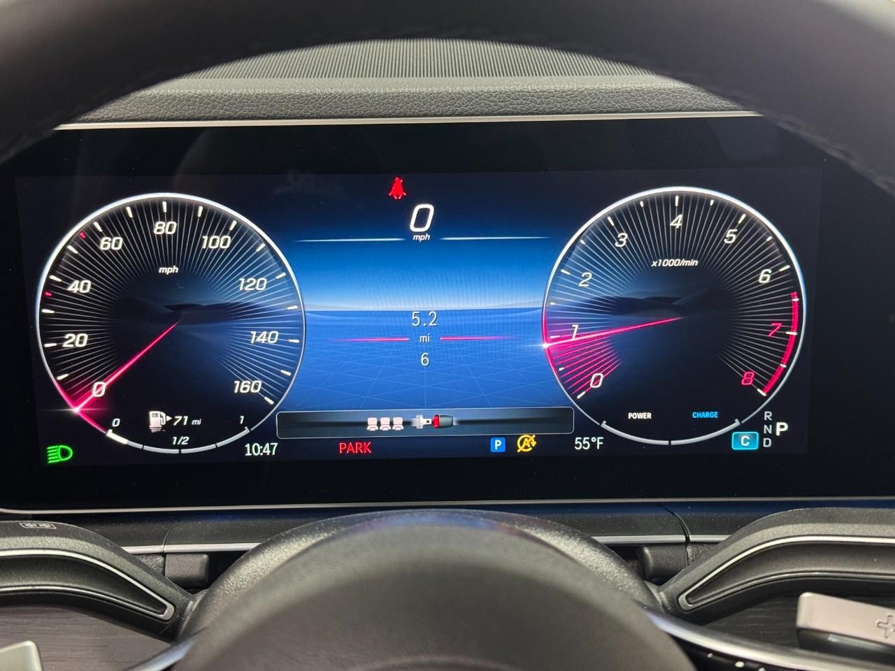 Mercedes-Benz GLE Vehicle Full-screen Gallery Image 35