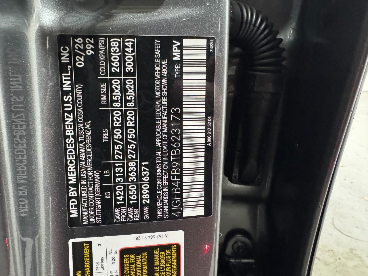 Mercedes-Benz GLE Vehicle Full-screen Gallery Image 38