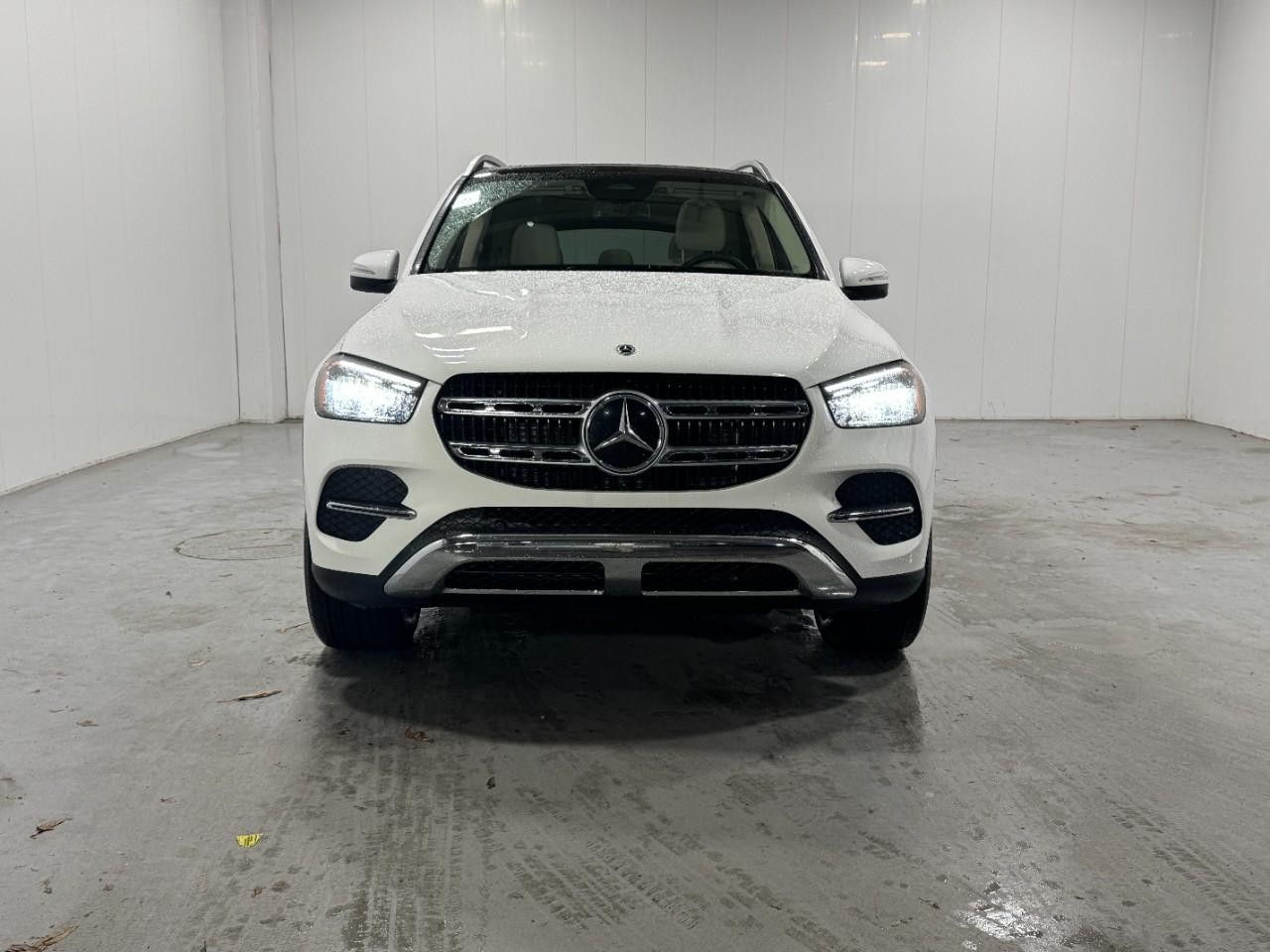 Mercedes-Benz GLE Vehicle Full-screen Gallery Image 7