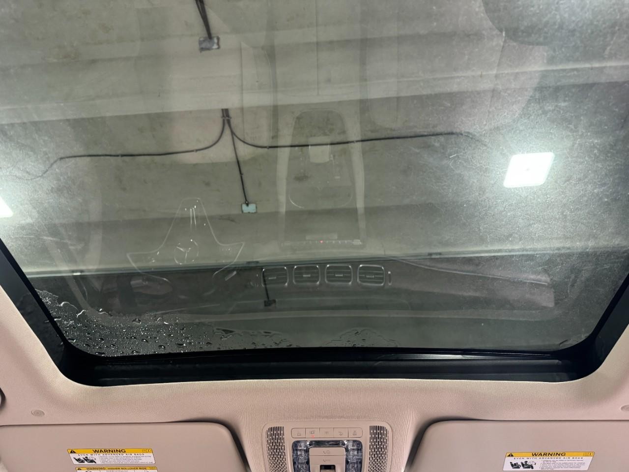 Mercedes-Benz GLE Vehicle Full-screen Gallery Image 11