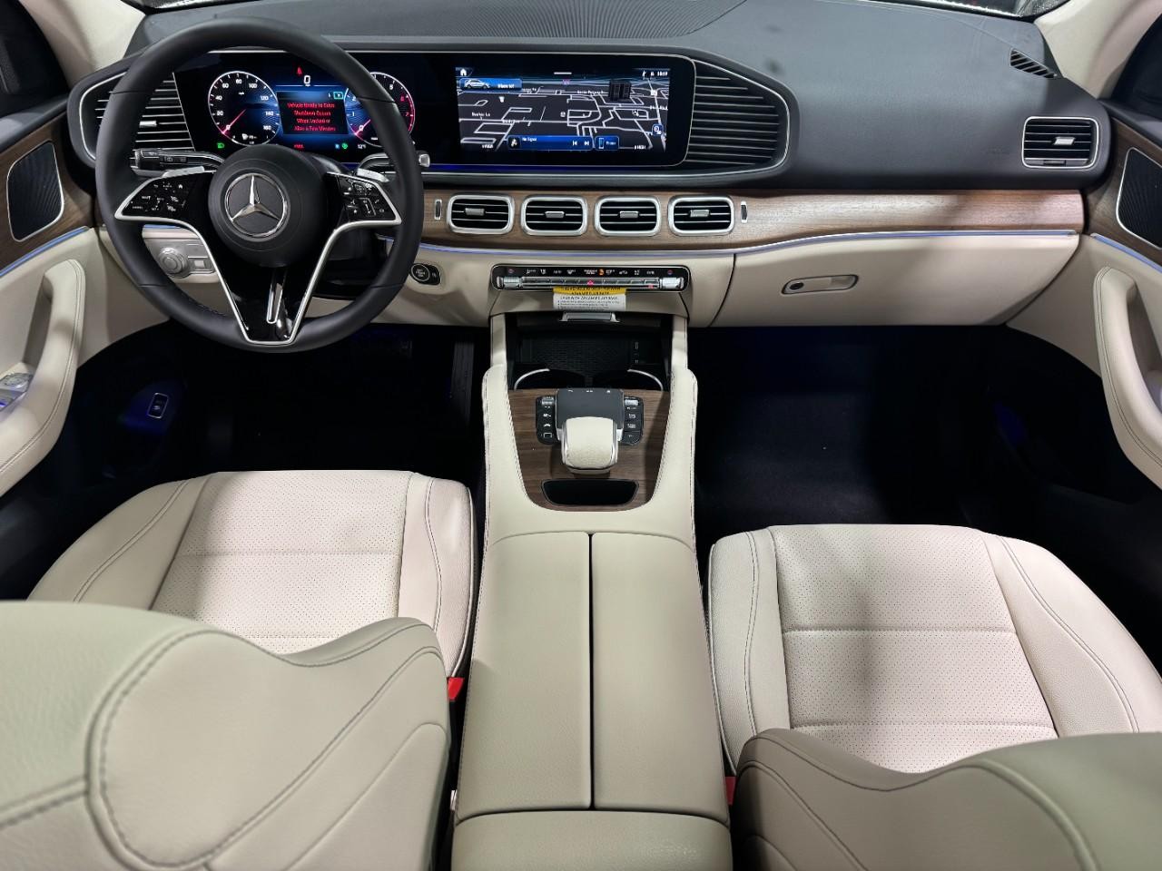 Mercedes-Benz GLE Vehicle Full-screen Gallery Image 12