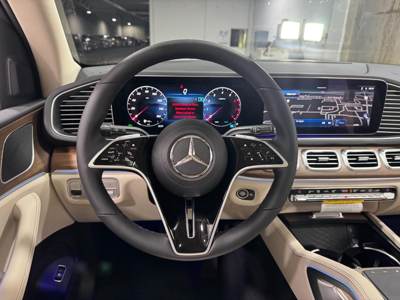 Mercedes-Benz GLE Vehicle Full-screen Gallery Image 13