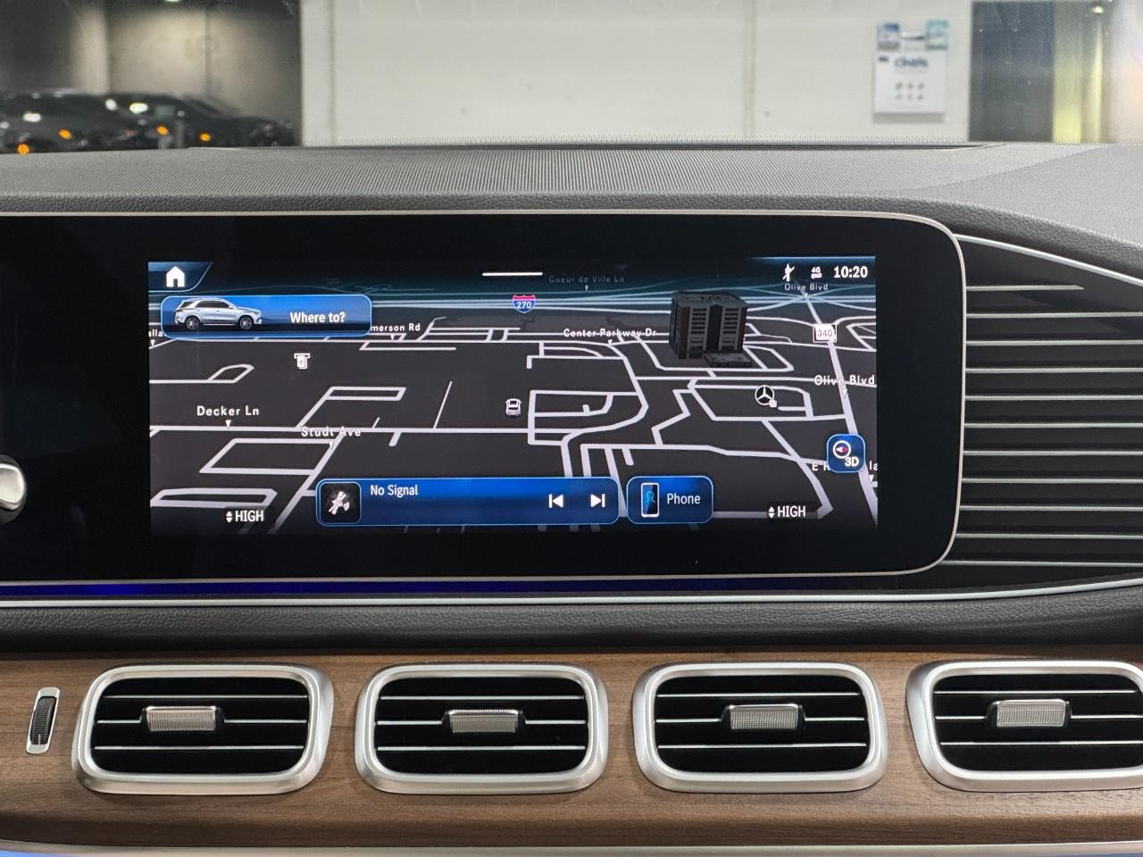 Mercedes-Benz GLE Vehicle Full-screen Gallery Image 14