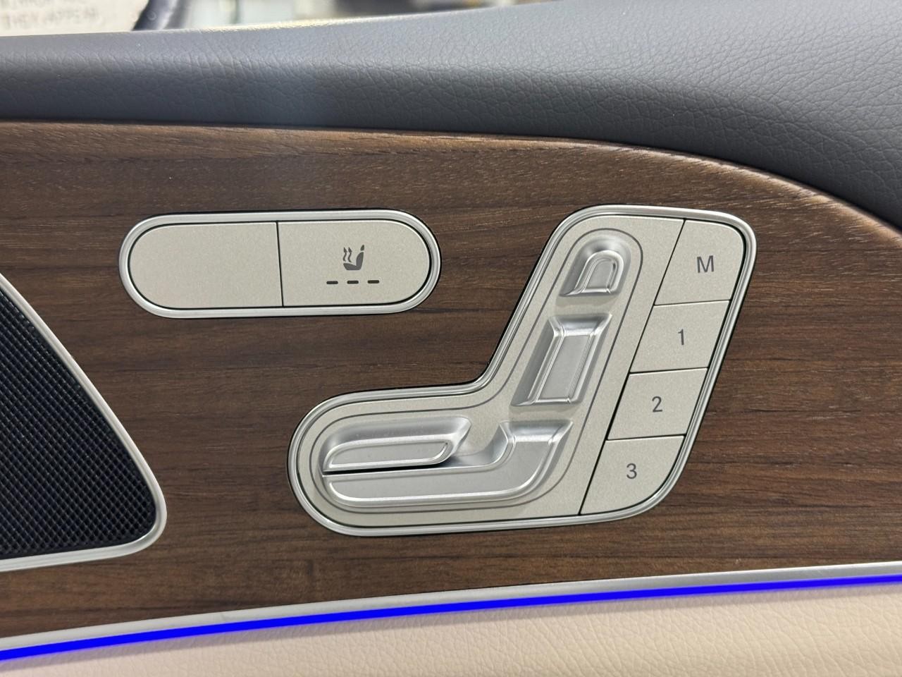 Mercedes-Benz GLE Vehicle Full-screen Gallery Image 21