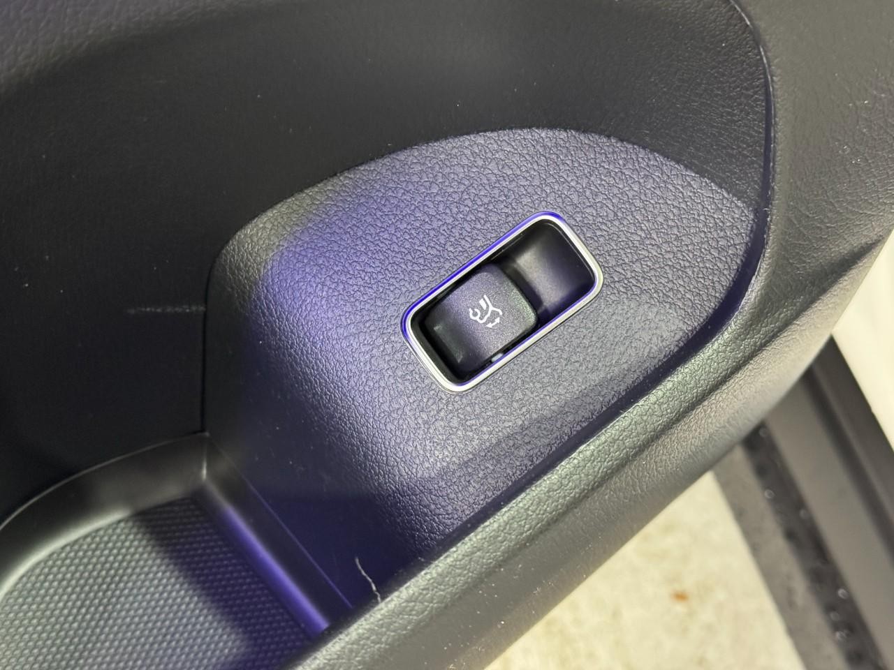 Mercedes-Benz GLE Vehicle Full-screen Gallery Image 27