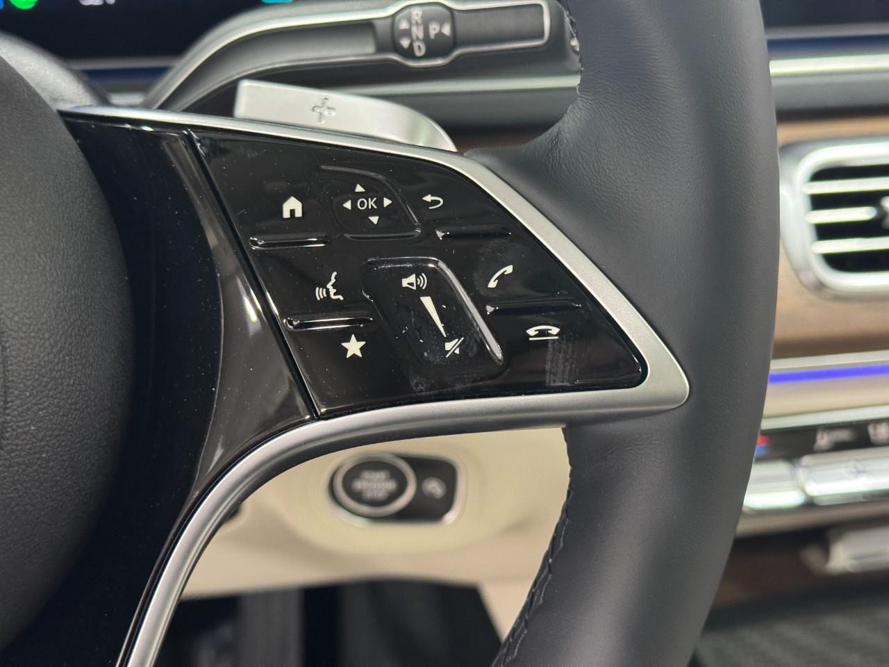 Mercedes-Benz GLE Vehicle Full-screen Gallery Image 33