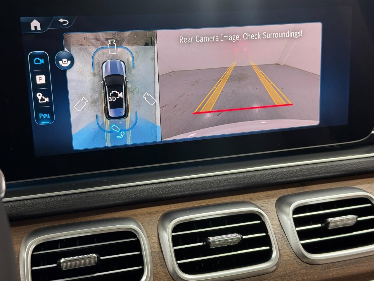 Mercedes-Benz GLE Vehicle Full-screen Gallery Image 36