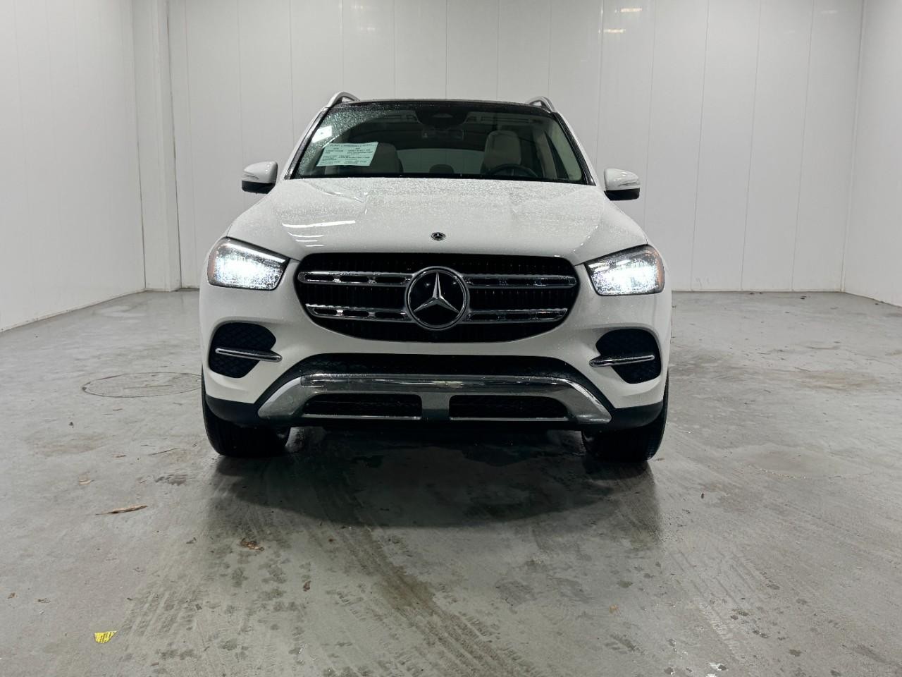Mercedes-Benz GLE Vehicle Full-screen Gallery Image 7