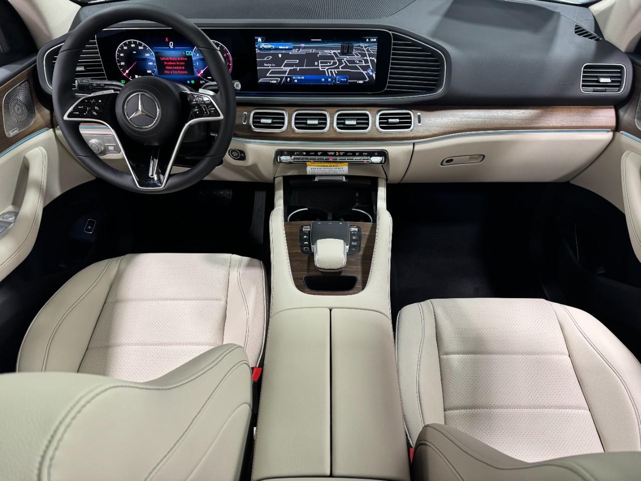 Mercedes-Benz GLE Vehicle Full-screen Gallery Image 13