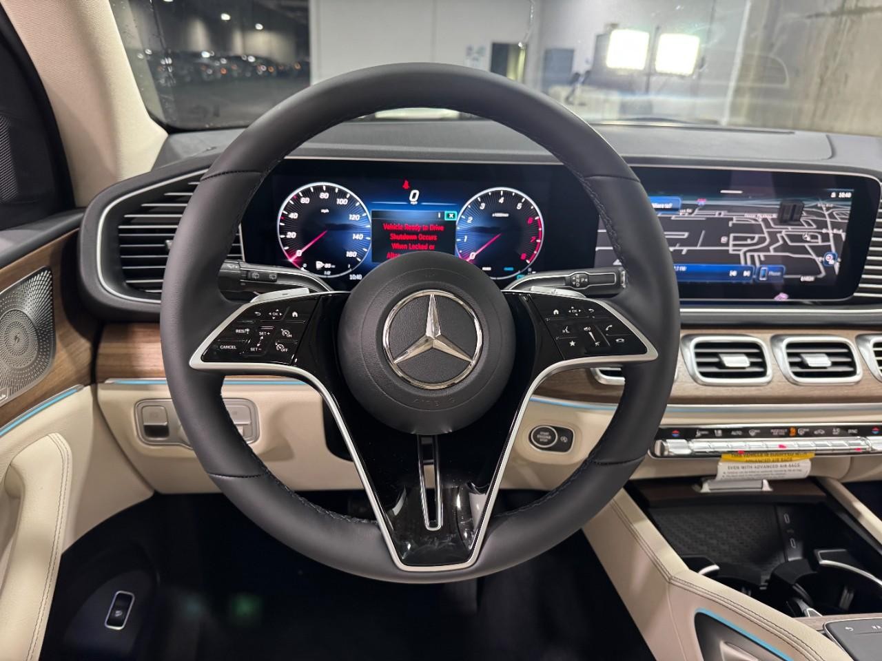 Mercedes-Benz GLE Vehicle Full-screen Gallery Image 14
