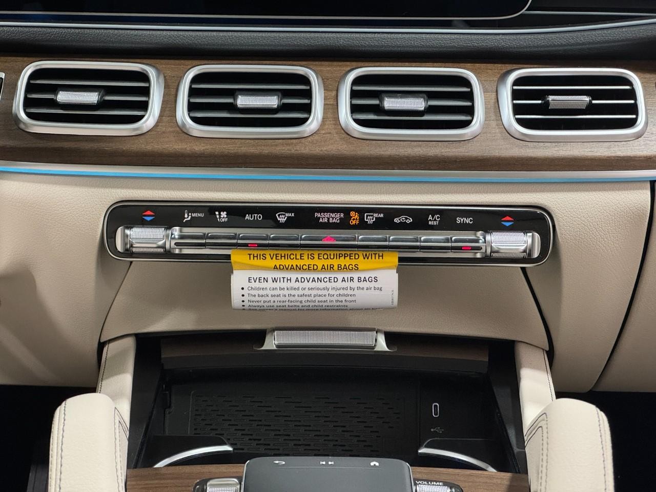 Mercedes-Benz GLE Vehicle Full-screen Gallery Image 16