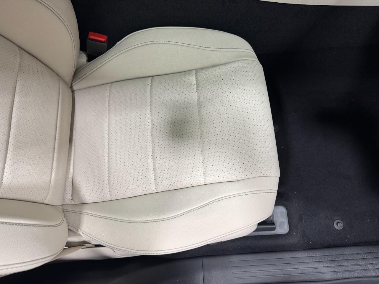 Mercedes-Benz GLE Vehicle Full-screen Gallery Image 20