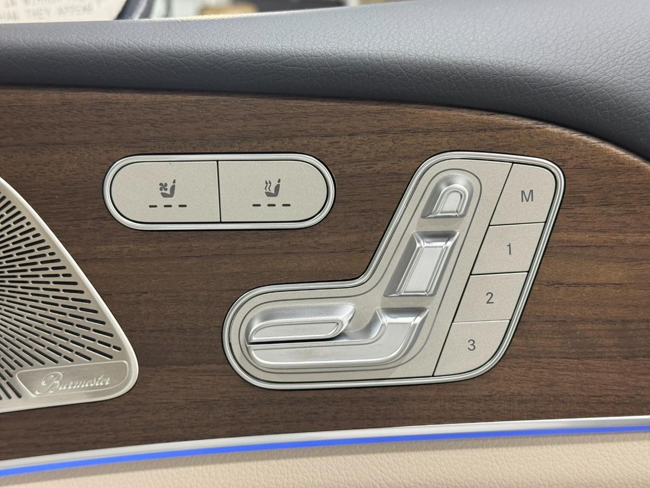 Mercedes-Benz GLE Vehicle Full-screen Gallery Image 22