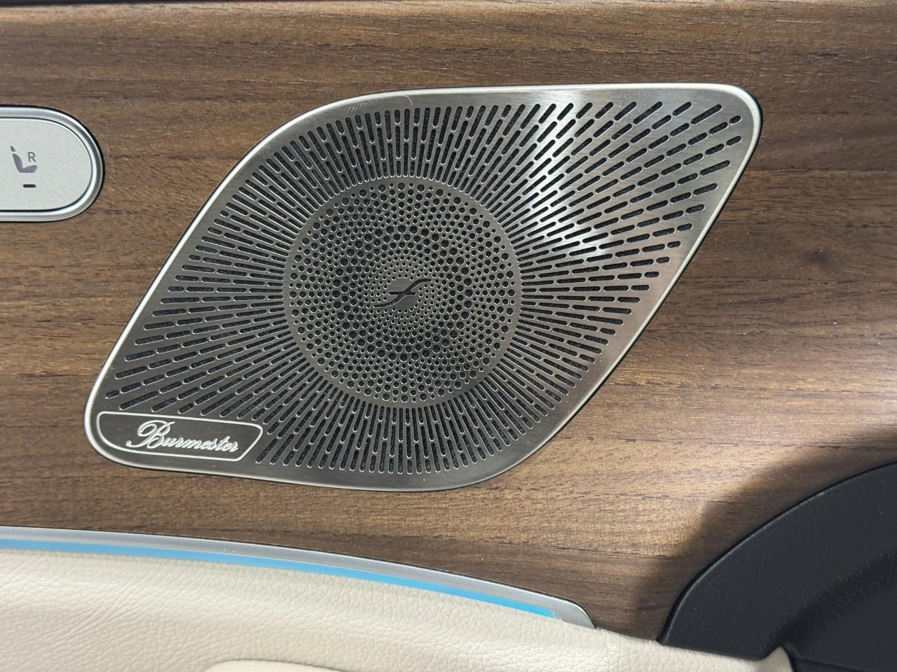 Mercedes-Benz GLE Vehicle Full-screen Gallery Image 25