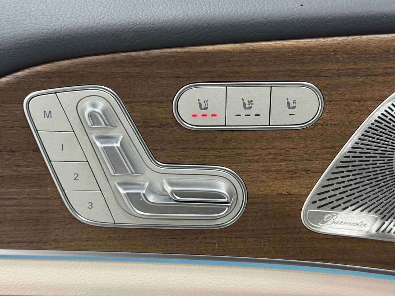 Mercedes-Benz GLE Vehicle Full-screen Gallery Image 26