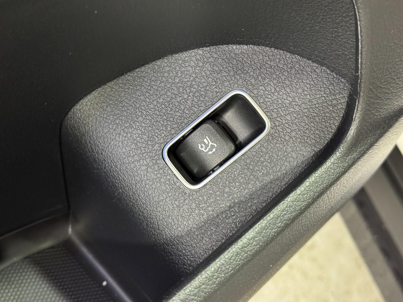 Mercedes-Benz GLE Vehicle Full-screen Gallery Image 29