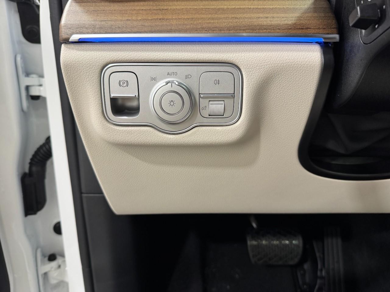 Mercedes-Benz GLE Vehicle Full-screen Gallery Image 33