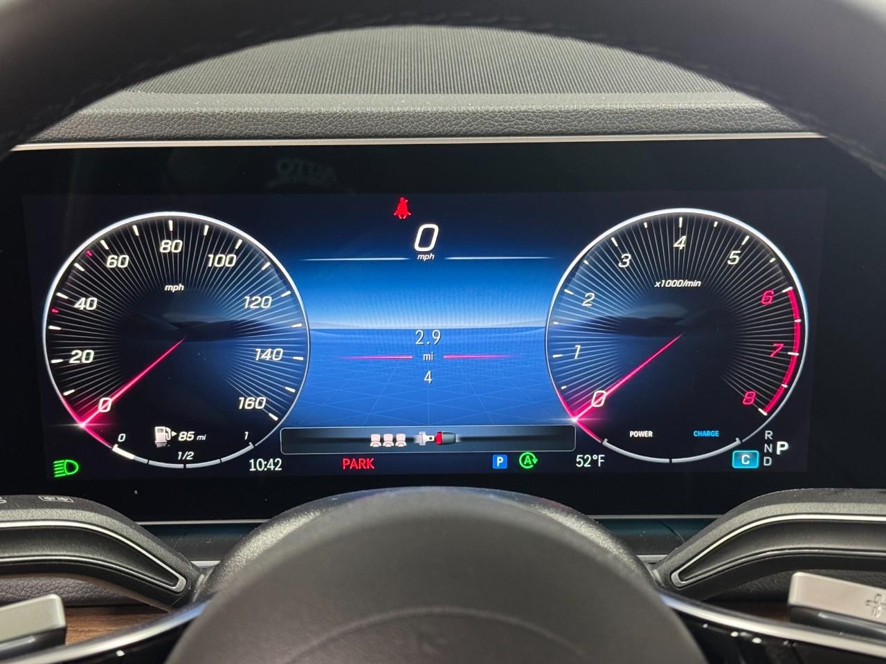 Mercedes-Benz GLE Vehicle Full-screen Gallery Image 36