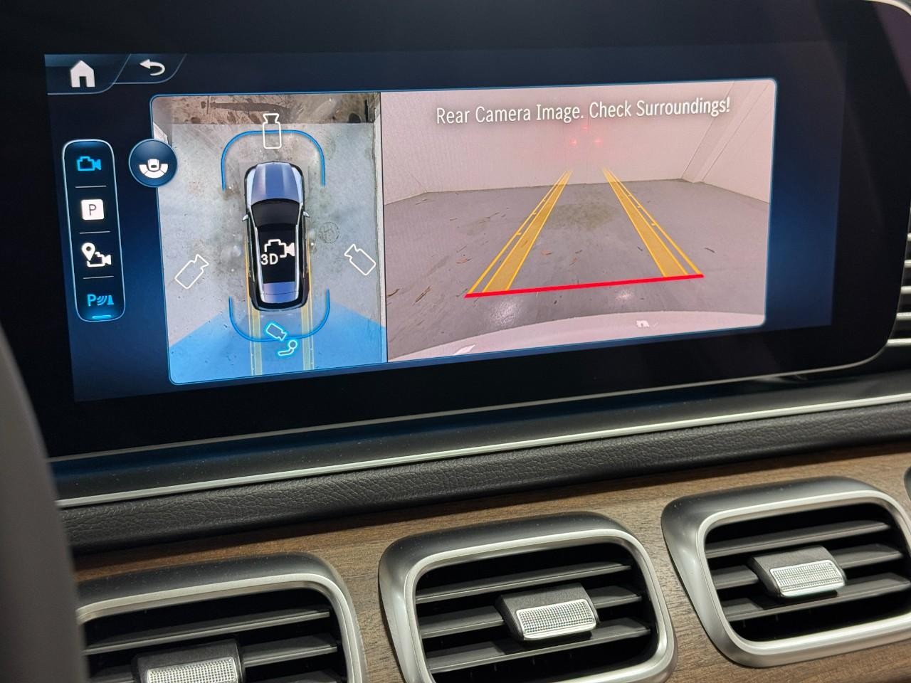 Mercedes-Benz GLE Vehicle Full-screen Gallery Image 38