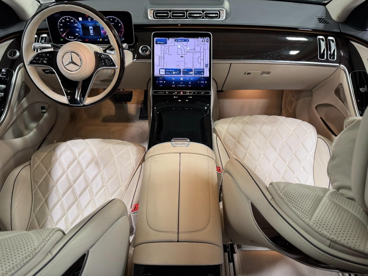 Mercedes-Benz S-Class Vehicle Full-screen Gallery Image 14
